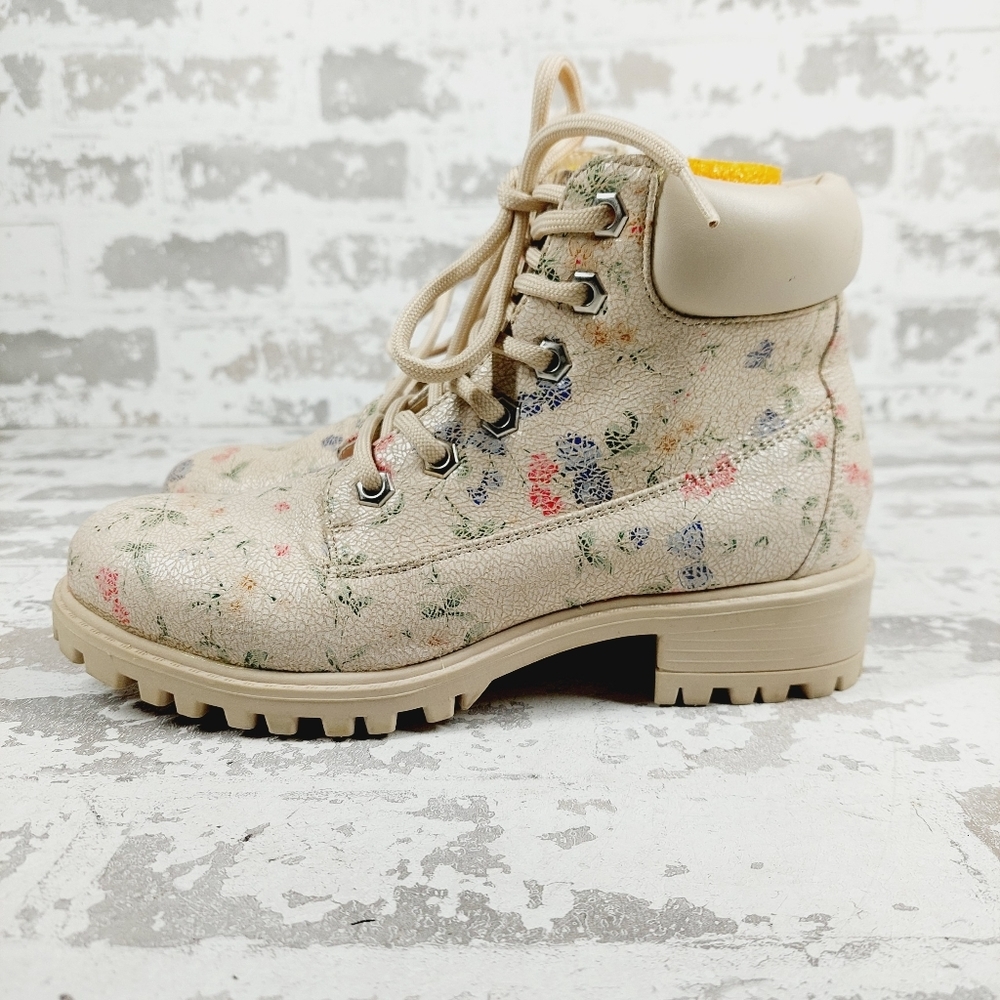 Madden NYC Feerris Beige Faux Leather Floral Lace Up Zip Combat Ankle Boots O431